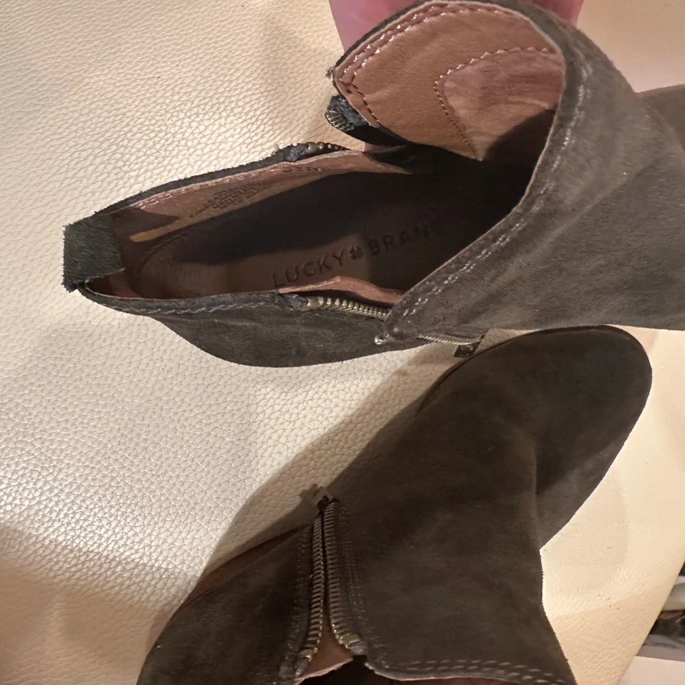 Lucky Brand NWOT Dark Green/ Gray Suede Leather Booties Double Zip Stacked Heel
